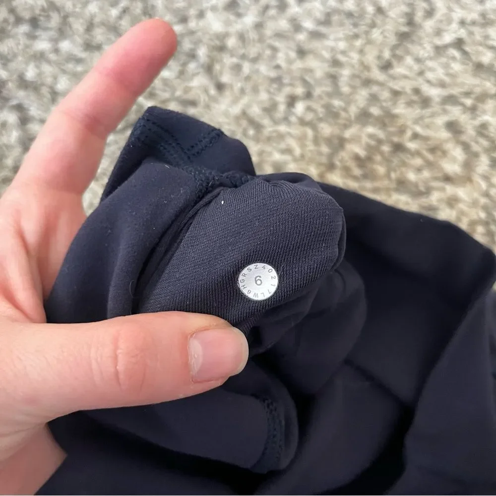 Lululemon wunder under 21” navy leggings size 6